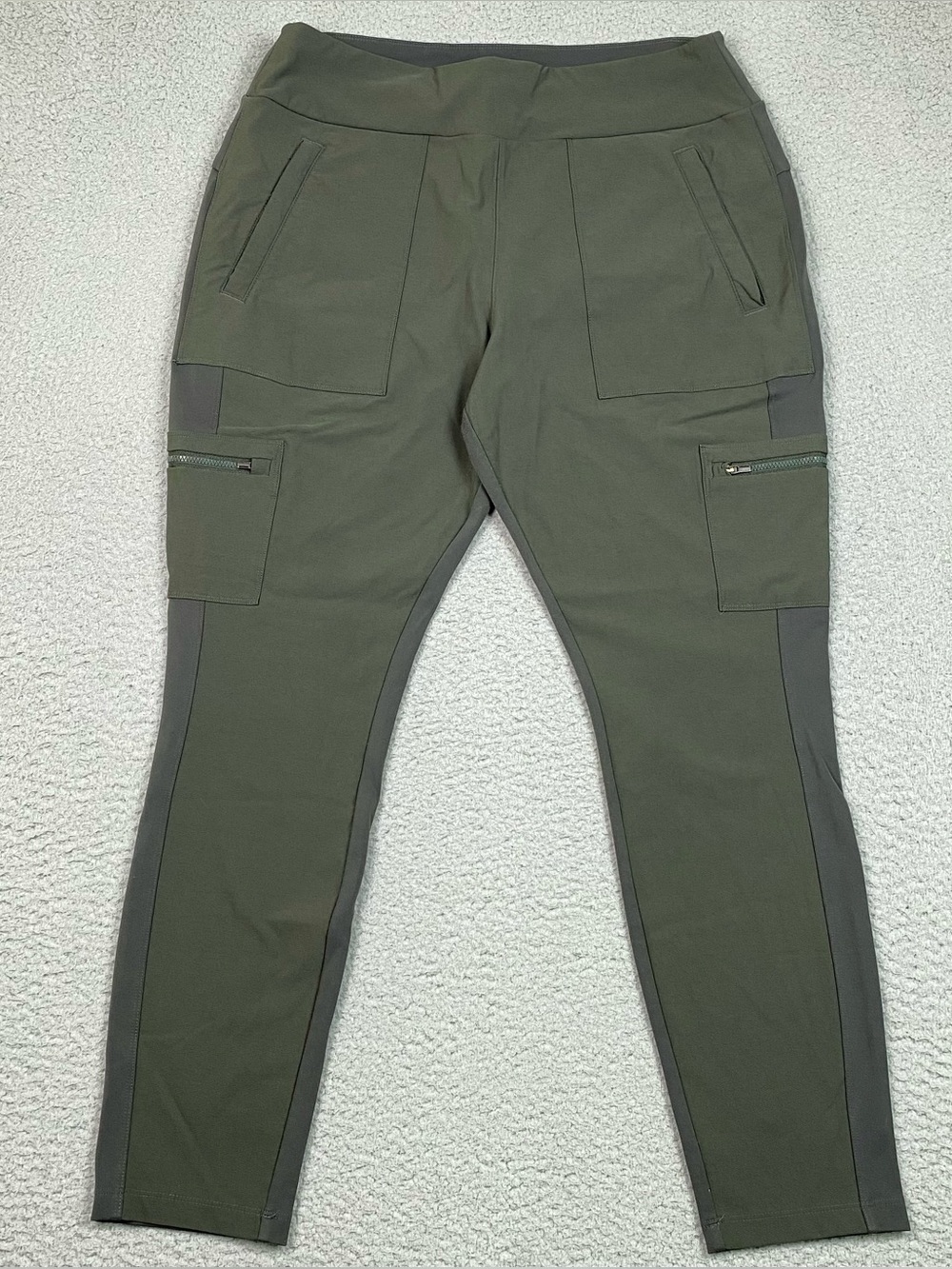 Athleta Headlands Hybrid Cargo Pants Women's Size 16 Green Stretch Pull On Tight